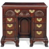 Ньюпортское наборное махагониевое бюро. Продано на аукционе Кристис за $5,682,500.00 Ньюпортское наборное махагониевое бюро. Продано на аукционе Кристис за $5,682,500.00